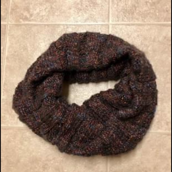 Knit circle scarf - Picture 3 of 5